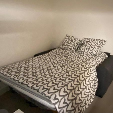 Enghien-Les-Bains: Studio Au Coeur Du Centre Ville. Екстер'єр фото